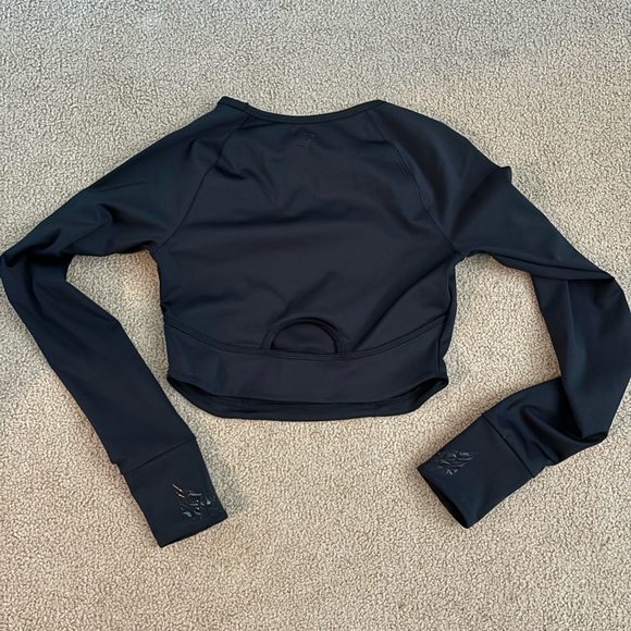 EUC Gymshark size medium performance crop - Picture 3 of 3